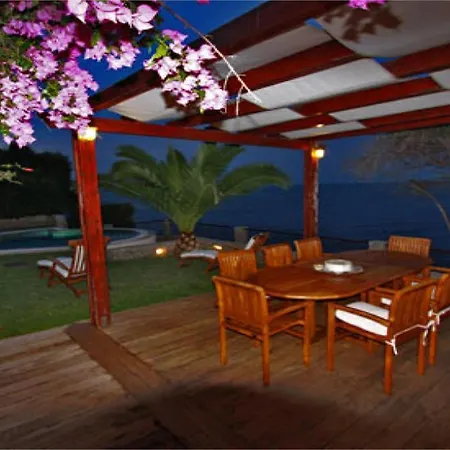 Beachfront Benele Benitses (Corfu)