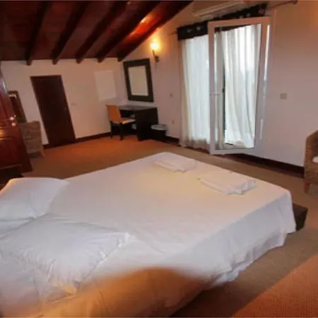 Beachfront Benele Vila *